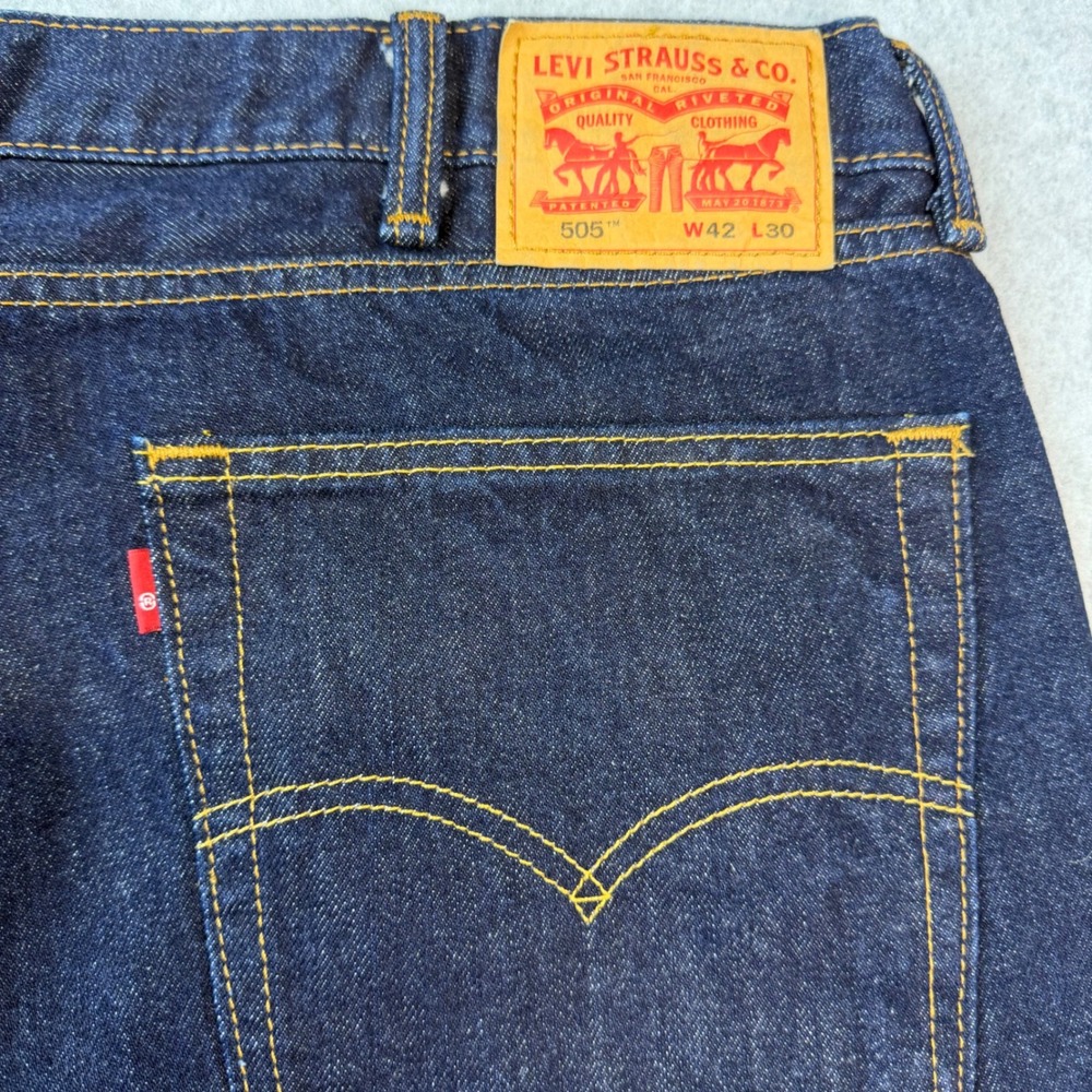 Levis 505 Regular Fit Jeans Mens 42x30 Dark Wash Indigo Straight Leg Denim